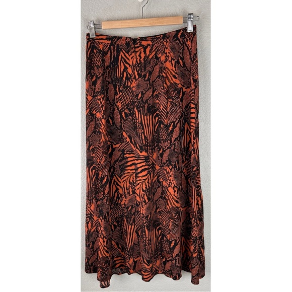 Aritzia Wilfred Midi Skirt Animal Print in Moroccan Spice / Black, size 0 - Picture 7 of 11
